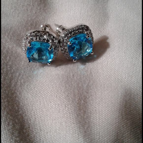 Earrings - Picture 4 of 5